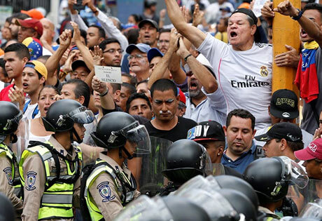 Venezuela; reprimen marcha opositora