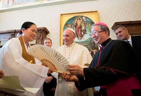 Papa se reúne con líderes religiosos