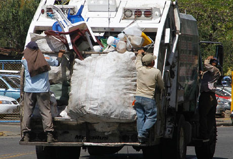 Trabajadores de camiones de basura