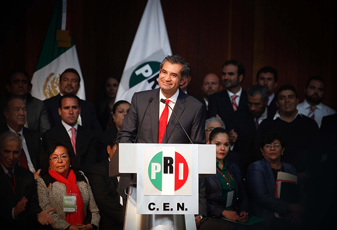 Enrique Ochoa deja al PRI