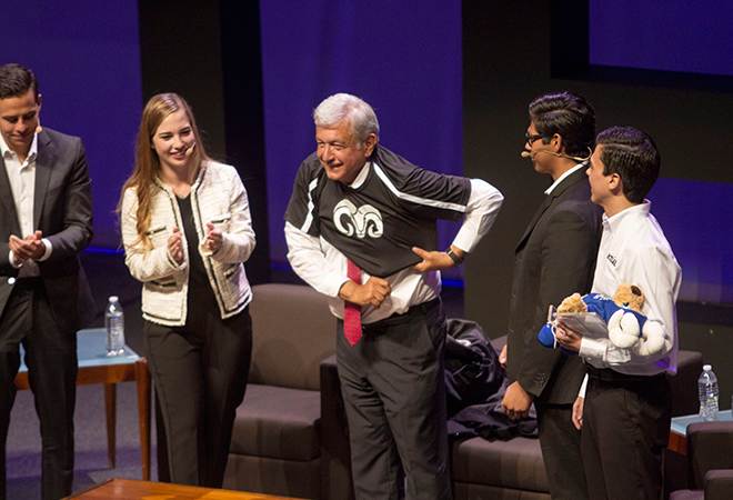 AMLO en el TEC