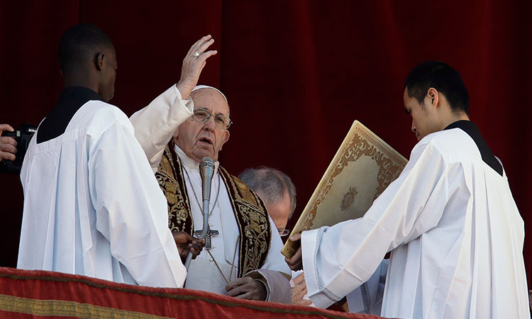 El papa desea fraternidad a la humanidad.