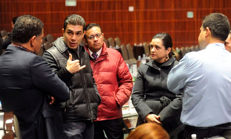 Las noras y los políticos hablan mucho