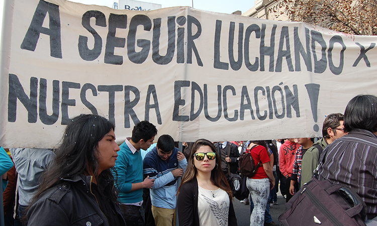 Jóvenes y la educación