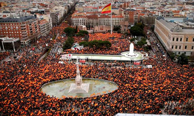 En España, todos contra  Sánchez