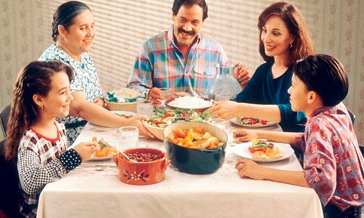 Personas mexicanas sonriendo