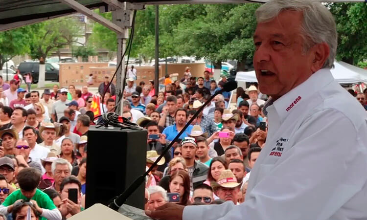 Imagen de AMLO en un mitin