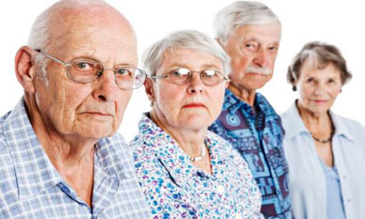 Persona de la tercera edad feliz