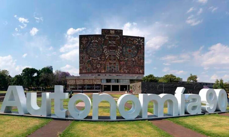 Imágenes alusivas a los 90 años de autonomía (consultar Twitter)