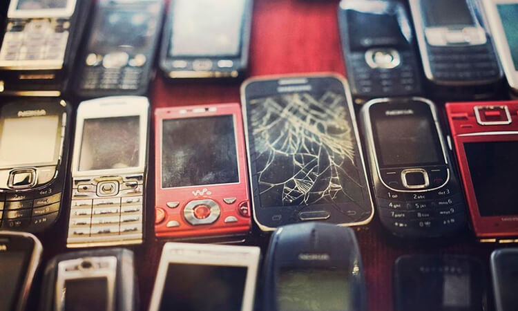 Celulares en la basura