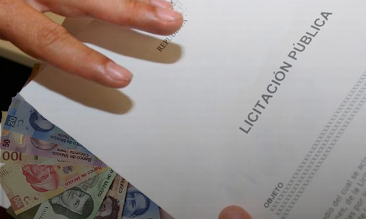 Dos hombre de traje cerrando un trato