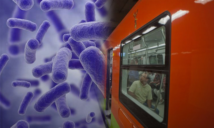 Gente viajando en el metrp