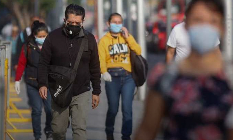 Personas usando cubrebocas